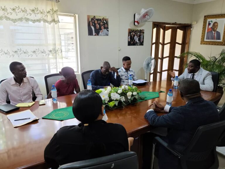 Le Gouvernement réagit à la menace d&rsquo;expulsion des PDIs au club international